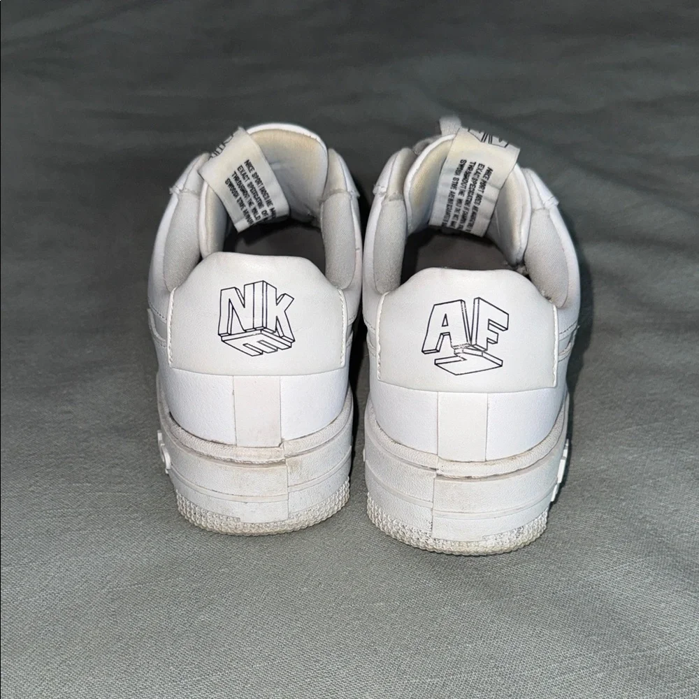 Nike Air Force 1 Pixels